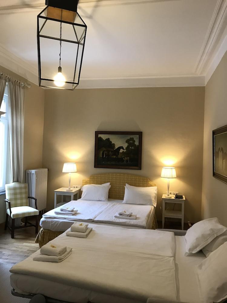 Le Chatelet Люксембург Екстериор снимка